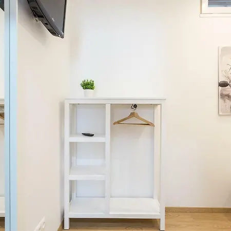 First House 公寓