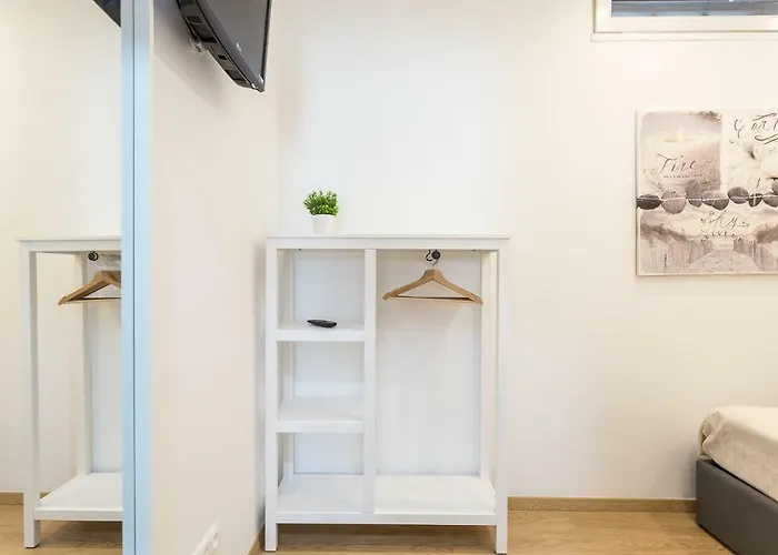 First House 公寓